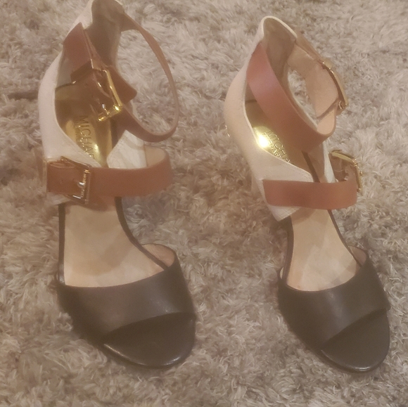 Shoes - Picture 2 of 5